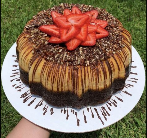 Mini Choco Flan, Chocoflan Decoration Ideas, Chocoflan Cake, Choco Flan, Chocoflan Recipe, Creative Dessert Recipes, Bake Sale Recipes, Gourmet Cakes, Mexican Dessert Recipes