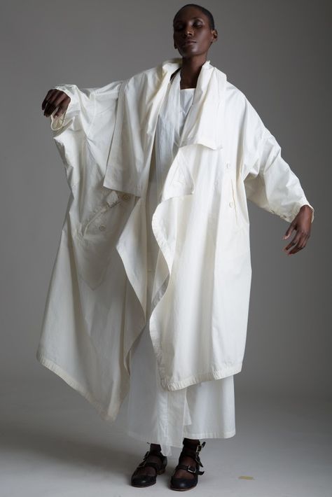 Vintage Issey Miyake Permanenete Coat Vintage Issey Miyake, White Clothing, Vintage Coat, Yohji Yamamoto, Looks Style, Issey Miyake, Japanese Fashion, Contemporary Fashion, Fashion Details