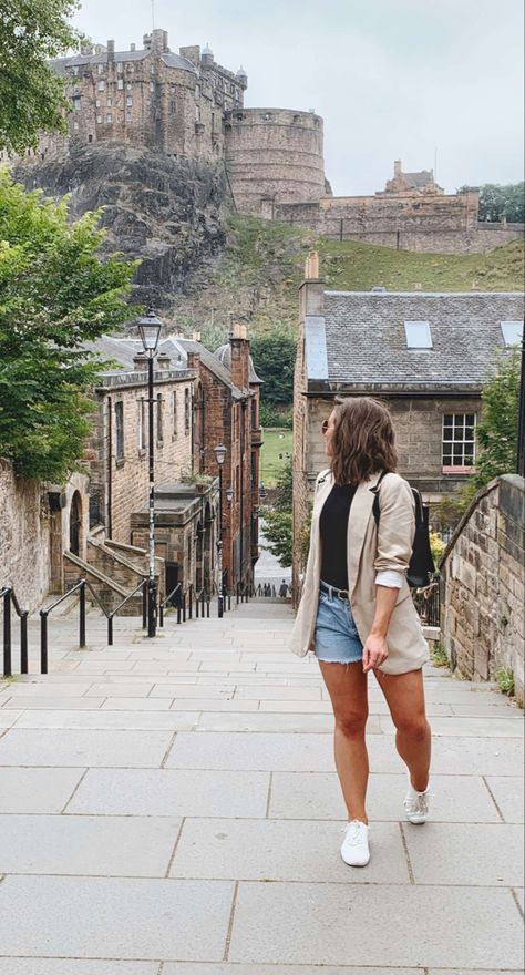 Scotland Summer Outfits, Scotland Clothing, Scotland Outfit, England Outfits, Beige Blazer, Edinburgh Castle, Travel Wear, Zara Fashion, Explore Travel