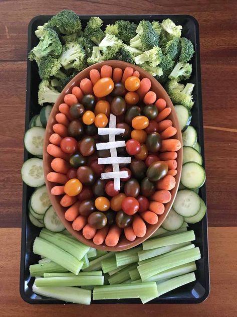 Just prep green and red veggies for an easy football veggie tray. Pair with a ranch dip and you have an easy and fun appetizer for football watching. #footballparty #footballparty #healthyrecipes Football Veggie Tray, Football Themed Appetizers, Red Veggies, Superbowl Snacks For Kids, Superbowl Snacks Dessert, Appetizers Football, Healthy Superbowl Appetizers, Kids Party Snacks, Football Appetizers