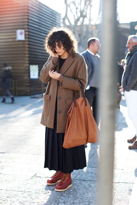 Cute Curls, Long Coat, Amazing Boots..yeah she's amazing Red Wings Boots Outfit, Red Wing Outfit, Red Wings Boots, Red Wing Women, The Sartorialist, Wing Boots, Estilo Real, Red Wing Boots, Milan Fashion Weeks