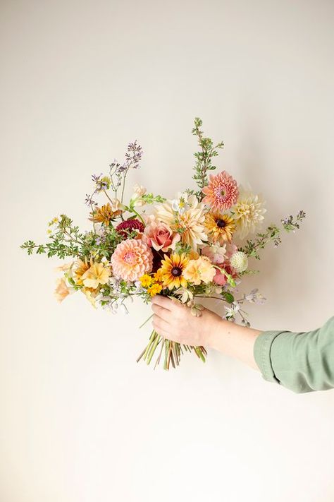 Summer Bright Wedding Colors, Inexpensive Wedding Arch Ideas, Dahlias Bouquet Wedding, Oblong Bridal Bouquet, Wedding Flowers With Carnations, Pretty Simple Bouquet, Peach Wildflower Bouquet, Desert Wildflower Bouquet, Bridal Bouquet Late Summer