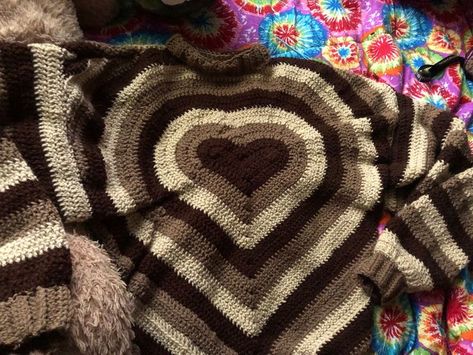 these images are for crochet patterns and these images are for crochet gifts Crochet Brown Sweater, Brown Crochet Projects, Brown Crochet Ideas, Heart Sweater Crochet, Crochet Sweater Aesthetic, Crochet Heart Sweater, Brown Crochet Sweater, Crochet Striped Sweater, Striped Crochet Sweater