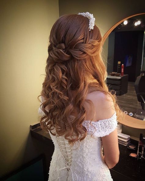 Fancy Hairstyles For Quince, Prom Hair With Crown, Bridal Princess Hair, Prom Hair With Tiara, Hair Styles With Tiara, Wedding Hair Princess, Wedding Hair With Tiara, Hairstyles For Quinceanera With Crown, Princess Wedding Hair