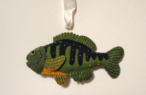 Felt Fish Pattern Free Templates, Fish Ornaments Diy, Diy Felt Ornaments, Felt Fish Ornament, Felt Sardines, Crochet Fish Ornament, Fish Felt Ornament, Fabric Fish Pattern Sewing, Felt Animal Pattern