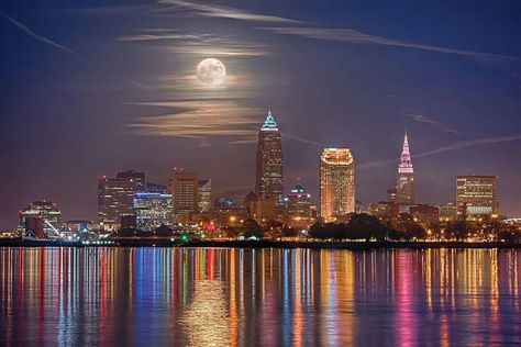 Fantastic view of Cleveland at night taken from Lake Erie. Cleveland Skyline, Cleveland Rocks, Downtown Cleveland, Lake Erie, Cleveland Ohio, Best Location, City Skyline, City Lights, Seattle Skyline