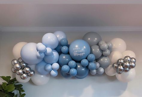 Blue Ballons Decoration Simple, Boy Baby Shower Backdrop Ideas, Cloud Balloon Garland, Baby Boy Balloon Arch, Blue Balloon Decorations, Mini Balloon Arch, Simple Balloon Decorations, Balloon Garland Blue, Simple Balloon Decoration