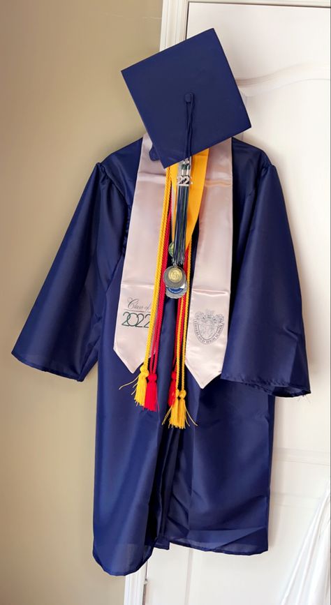 Kindergarten Graduation Themes, Graduation Themes, College Graduation Photography, Graduation Cords, Graduation Tassel, School Goals, Graduation Pics, Graduation Photography Poses, Kids Graduation