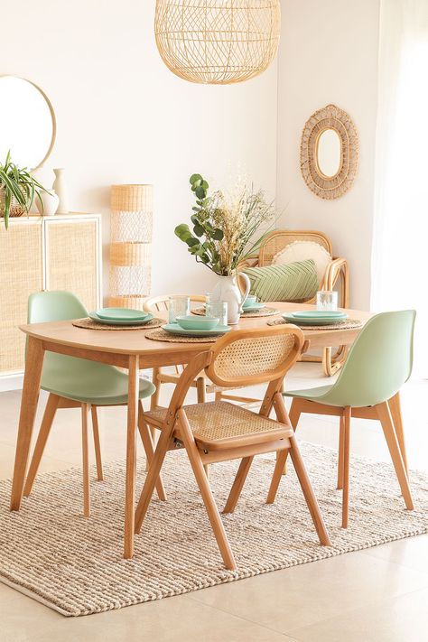 Discover creative small dining table ideas for your cozy kitchen or limited dining space. Whether you're dealing with a compact kitchen, a studio apartment, or simply want to maximize your available room, these space-saving dining tables offer both style and functionality. From foldable designs to wall-mounted options, our curated list of small dining tables will inspire you to make the most of your space without compromising on your dining experience. #SmallDiningTable #SpaceSavingDining #Smal Kitchen Dining Table Ideas, Small Dining Table Ideas, Mini Dining Room, Small Kitchen Dining Table, Small Kitchen Dining, Boho Dining Table, Small Dining Room Decor, Dining Table Ideas, Space Saving Dining Table