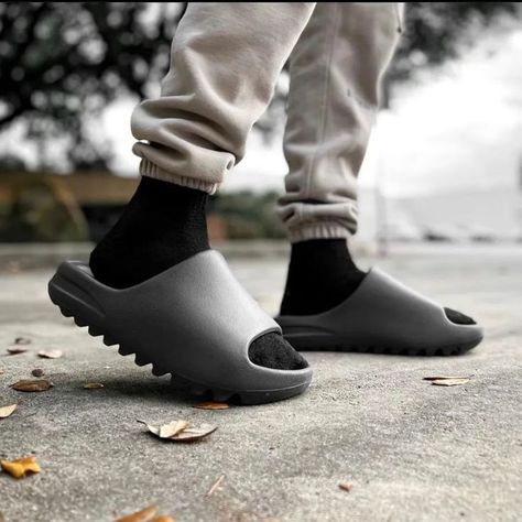 Yeezy slides outfit