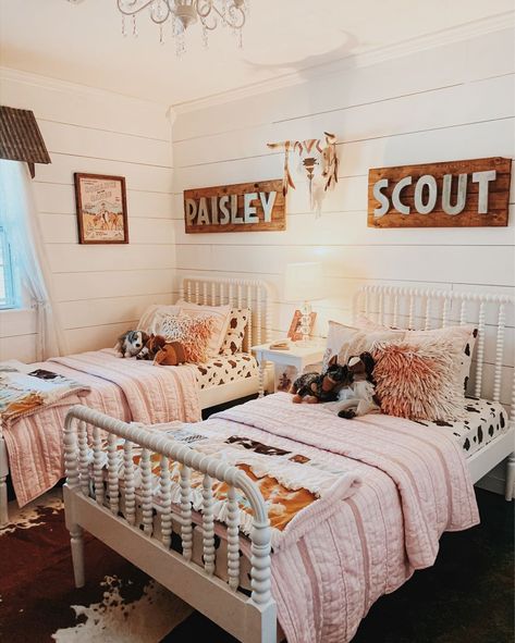 Sisters Bedroom Ideas, Twin Girl Bedrooms, Sister Bedroom, Shared Girls Room, Sister Room, Kids Shared Bedroom, Shared Girls Bedroom, Big Girl Bedrooms, Toddler Girl Room