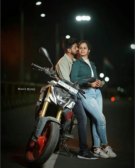 Bike Pose For Couples, Couple Road Photoshoot, Couple Poses On Bike, Bullet Couple Poses, Pre Wedding Bike Poses, Bike Shoot Photo Ideas, Bike Couple Poses, Bike Pre Wedding Shoot, Biker Photoshoot Couple