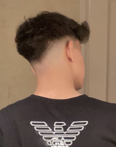 Mid Skin Fade Fluffy Fringe, Mid Fade Straight Hair, Mid Drop Fade, Taper Fade Short Hair, Mid Fade Haircut, Fade Haircut Styles, Drop Fade, Men Haircut Curly Hair, Hair Barber