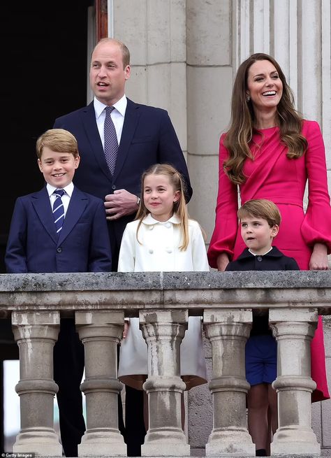 Prince William Family, Carole Middleton, Kate Middleton Wedding, Principe William, Camilla Duchess Of Cornwall, Elisabeth Ii, Princess Kate Middleton, Catherine Elizabeth Middleton, Prince William And Catherine