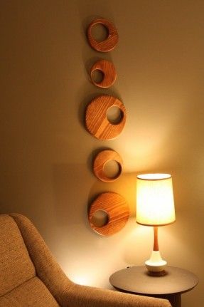 Mid Century/Danish Modern Wood Circle Wall Art Sculpture Mid Century Modern Wall Decor, Cuadros Diy, Wall Art Gold Leaf, Wood Wall Plaques, Circle Wall Art, Mid Century Modern Interiors, Gold Wall Art, Wood Circles, Mid Century Danish