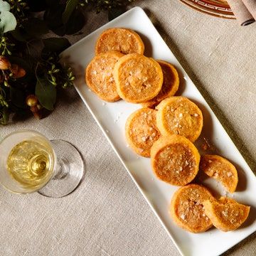 Ina Garten Chipotle Cheddar Crackers, Chipotle Cheddar Crackers Ina Garten, Cheddar Crackers Recipe, Holiday Munchies, Best Thanksgiving Appetizers, Sweet Potato Hummus, Cheddar Crackers, Crackers Recipe, Sweet Glaze