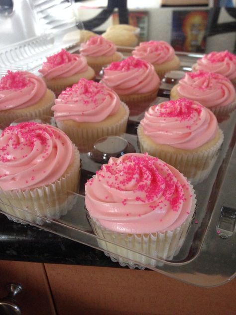 Pink cream cheese frosting with pink sprinkles on white cake in white cupcake liners. For a girl baby shower. Pink Themed Cupcakes, Cupcakes For Girls, Pink Cupcakes Birthday, Hot Pink Cupcakes, Baby Shower Cupcakes For Girls, Cupcakes Pink, Pink Sprinkles, Ideas Cupcakes, Holiday Cupcakes