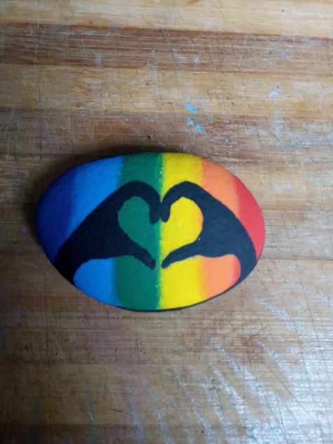 Lgbtq Painted Rocks, Pride Rock Painting, Pride Painted Rocks, Rainbow Painted Rocks, Pride Paintings Ideas, Pride Rocks, Drawing Rocks, Handmade Wall Hangings, Pride Heart