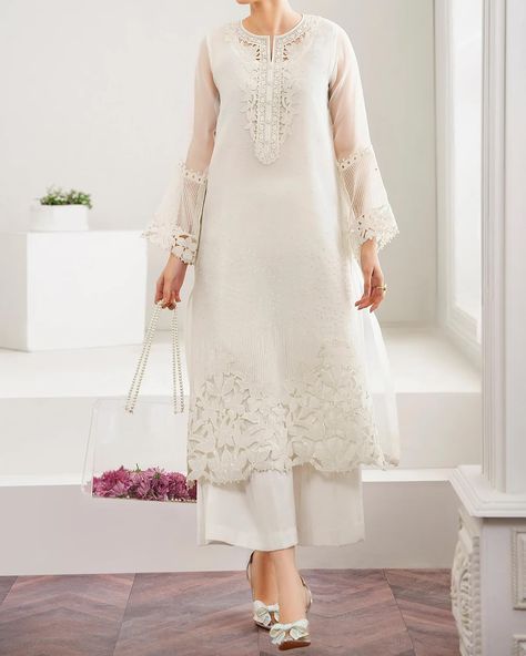 Embroidered formal ready to wear. Shop : www.brandaffection.uk Link in bio 👆 #pakistanidesignersuitsuk #embroideredchiffon #organzasuits #pakistanistreetstyleuk #baroqueofficial #eidoutfits #pakistanisuitsuk White Pakistani Suit, Designing Blouse, Designer Ready To Wear, Agha Noor, Function Dresses, Organza Suits, Styles Dress, Pakistani Party Wear, Dresses Design