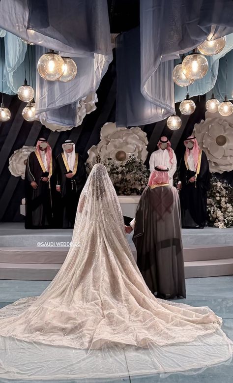 Arab Wedding Dress, Arabian Wedding, Dream Marriage, Wedding Tumblers, Bride Pictures, Arab Wedding, Wedding Design Decoration, Wedding Picture Poses, Wedding Hall