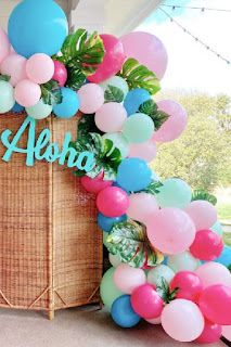 Lilo And Stitch Balloon Garland, Luau Balloon Garland, Schnee Party, Stitch Bday, Stitch Party, Luau Party Ideas, Moana Themed Party, Luau Party Decorations, Aloha Party