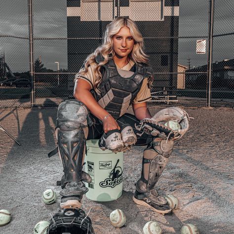 Kicking off our Mod Squad shoot Just Do It sports feature with the amazing Bridget! 🥎 Bridget is one of the 2025 Mod Squad gals, and she’s incredibly talented at softball. We hit the field and set up the lights for this sports shoot. You can see that Bridget totally shines and is in her element on the softball field!! Stay tuned – we’re just getting started with all the sports fun here at SJP! . . . . . . . Softball senior photos, Sport senior photo ideas, Chicago senior photographer, Sarah... Softball Action Shots Picture Ideas, Softball Photo Shoot Ideas, Catcher Pictures Softball, Softball Photo Ideas, Softball Senior Picture Ideas, Senior Picture Ideas Softball, Softball Photoshoot Ideas, Softball Media Day Poses, Softball Catcher Pictures