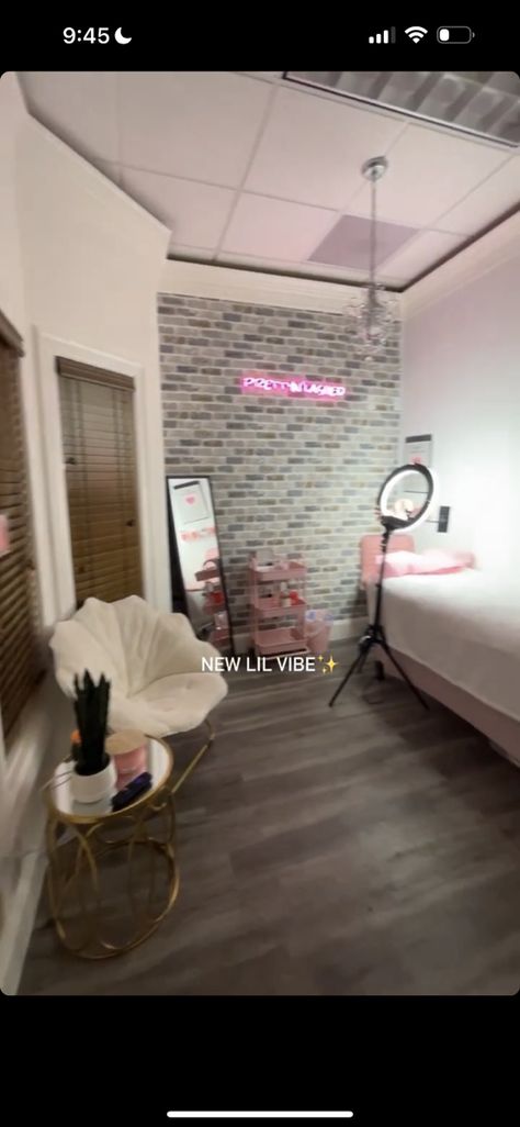 Lash Tech Room Ideas In Bedroom, Lash Tech Room, Lash Rooms, Lash Cart, Studio Lashes, Lash Room Ideas, Small Lashes, Tech Room, Beauty Room Salon