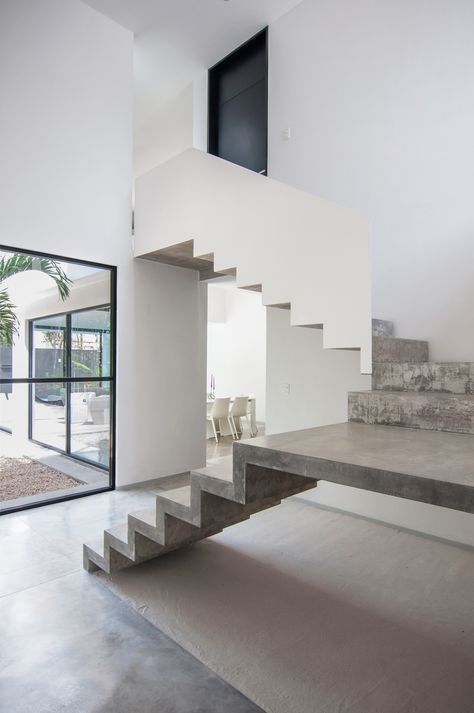 Garcias House,© Wacho Espinosa Concrete Staircase, Escalier Design, Stairs Architecture, Concrete Stairs, Lan Can, Interior Stairs, Modern Staircase, Design Exterior, Design Del Prodotto