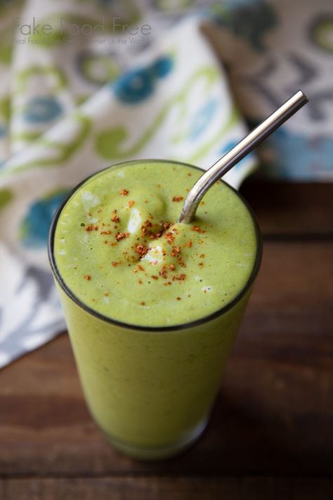 Tropical Honeydew Melon Smoothie Recipe with Tajin (chile lime salt) | FakeFoodFree.com Honeydew Recipe, Easy Shake Recipes, Honeydew Melon Smoothie, Honeydew Smoothie, Green Smoothie Recipes Healthy, Fruitarian Diet, Melon Smoothie, Bubble Tea Flavors, Melon Recipes