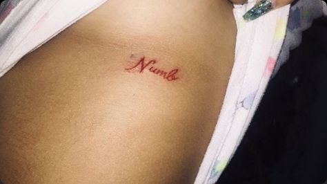 Baddie Tattoos Chest, Baddie Tatoos, Tattoo Baddie, Numb Tattoo, Female Tattoo Ideas, Baddie Tattoos, Girl Neck Tattoos, Cool Chest Tattoos, Black Girls With Tattoos