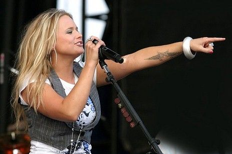 I have this tattoo :) Miranda Lambert Tattoo, Country Girl Style, Best Friend Tattoos, Wings Tattoo, Country Music Singers, Miranda Lambert, Friend Tattoos, She Song, Girl Crushes