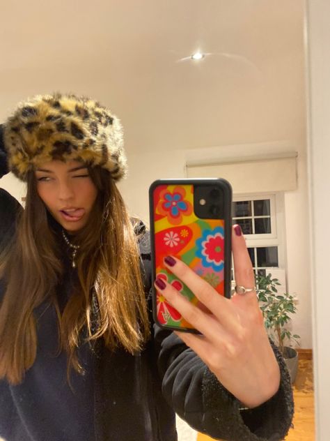 Cold Hat Outfit, Fluffy Hat Winter, Fuzzy Hat Aesthetic, Fluffy Hats Outfit, Fur Hat Outfit Aesthetic, Fluffy Headbands Outfits, Fur Hat Outfit Y2k, Fluffy Hat Outfit, Fur Headband Outfit