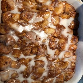 Cinnamon Roll Breakfast Bake, Apple Pie Filling Desserts, Apple Cinnamon Roll Bake, Cinnamon Roll Breakfast, Sweet Breakfast Casserole, Cinnamon Roll Desserts, Cinnamon Roll Apple Pie, Baked Cinnamon Apples, Cinnamon Biscuits