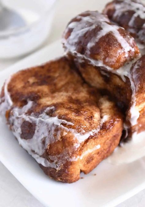 This is the most amazing cinnamon pull-apart bread ever! The buttery soft dough is drenched with cinnamon and sugar in every nook and cranny. Best Homemade Spaghetti Sauce, Cinnamon Pull Apart, Cinnamon Bread Easy, Cinnamon Pull Apart Bread, Pumpkin Sugar Cookies, Best Pressure Cooker, Hot Bread, No Rise Bread, Pull Apart Bread