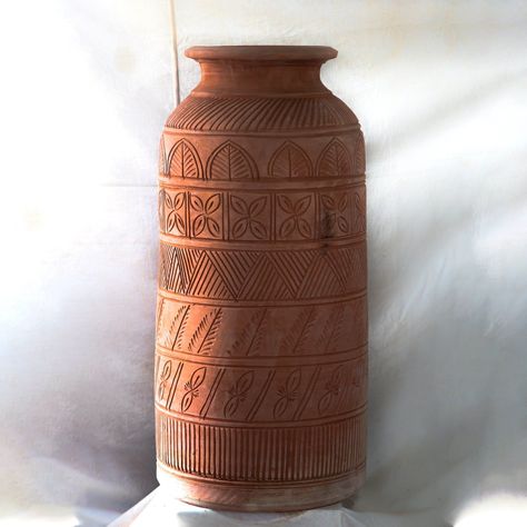 Handmade Terracotta Vase with Henna Design | Raw Terracotta Planter | Indian Decorative Pot | Home Decor Indian Pottery Designs, Cultural Pottery, Terracotta Products, Terracotta Vases, Clay Artwork, Wooden Vases, Wooden Centerpieces, Farmhouse Centerpiece, Terracotta Vase