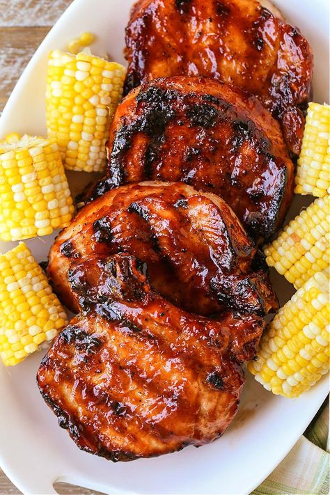 These Grilled BBQ Pork Chops are super juicy thanks to a quick brine! Just a few minutes on the grill and dinner is done! Bbq Pork Loin Chops, Bbq Pork Chop Marinade, Bbq Pork Chops On Grill, Grilled Pork Chop Recipes, Barbecue Pork Chops, Pork Chop Brine, Grilling Recipes Pork, Cuban Mojo, Loin Recipes