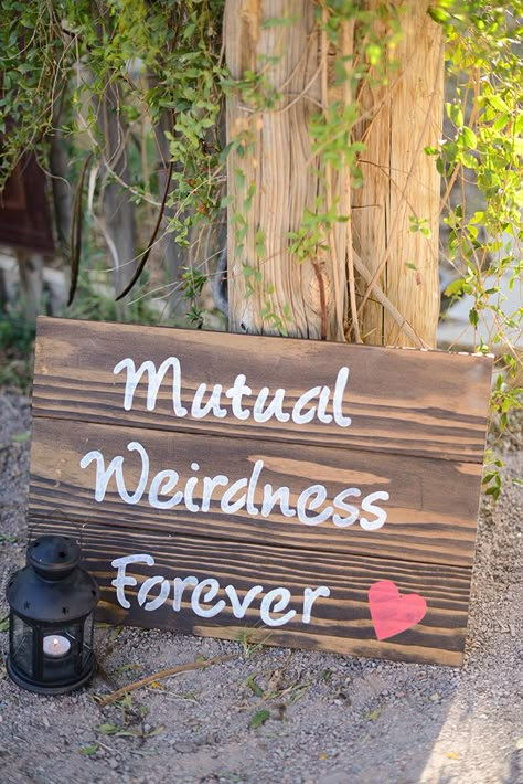 Rustic Wedding Signs Diy, Nerd Wedding, Funny Wedding Pictures, Nerdy Wedding, Geek Wedding, Hippie Party, Rustic Wedding Signs, Hippie Wedding, Quirky Wedding