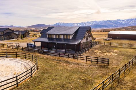 Last Dance Ranch - Horse Fencing Horse Ranch Exterior, Modern Horse Ranch, Horse Ranch Layout, Horse Ranch House, Ranch Fence, Heber Utah, Building References, Canada Life, Cottage House Exterior