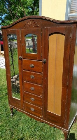 Wooden Wardrobe Ideas, Restoring Furniture, Wardrobe Organization, Java Gel, Chalk Paint Makeover, Armoire Makeover, Corbel Shelf, Awesome Furniture, Ball Room