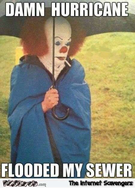 Halloween Meme, Insta Memes, Horror Movies Funny, Pennywise The Dancing Clown, Halloween Memes, It The Clown Movie, Humor Mexicano, Funny Horror, Movie Memes