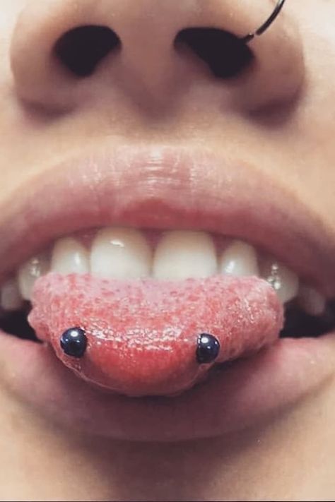 Snake-Eye Piercing Photos and Inspiration Snake Bites Tongue, Snake Eyes Piercing Aesthetic, Snake Eyes Tongue Piercing Aesthetic, Snake Eyes Piercing Jewelry, Snake Eyes Tongue Piercing, Piercing Snake, Snake Eyes Piercing, Men's Piercings, Eye Piercing