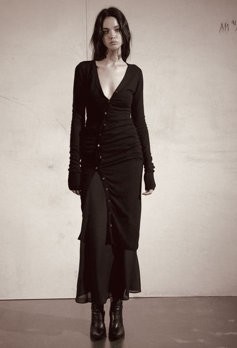 Dark Ethereal Outfit, Vampy Outfit, Outfit Ideas All Black, Candid Photo Ideas, Fall Outfits Chic, All Black Aesthetic, Platforms Outfit, Black Dress Gothic, Minimal Goth