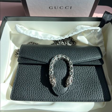 AUTHENTIC Gucci Dionysus Leather Super Mini Bag Gucci Super Mini Dionysus Bag, Gucci Small Bag, Gucci Super Mini, Gucci Marmont Matelasse, Gucci Mini Bag, Mini Bag Black, Gucci Pouch, Gucci Gg Marmont Matelasse, Gucci Mini