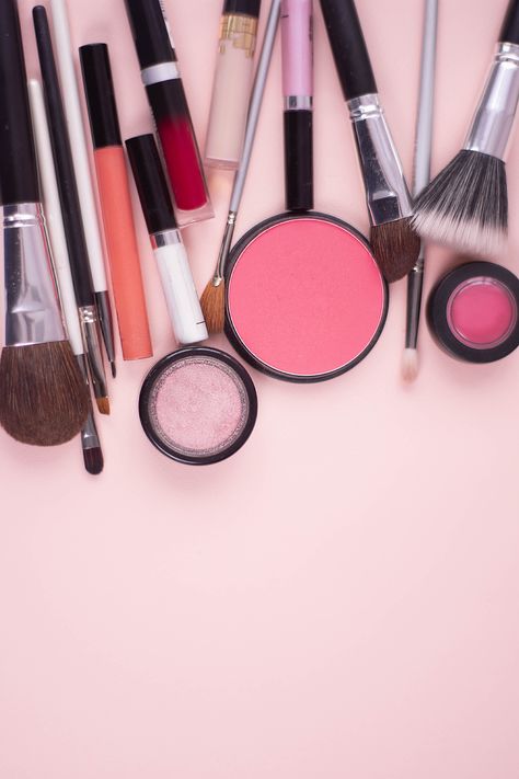 Instagram Cosmetics Posts, Cosmetic Background Wallpapers, Pink Makeup Wallpaper, Cosmetic Background Design, Cosmetics Photography Ideas, Cosmetic Background, Salon Wallpaper, Makeup Backgrounds, Beauty Logo Makeup