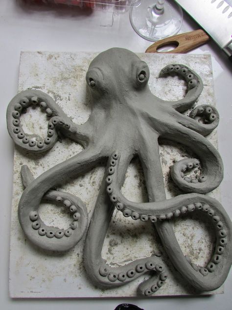 Clay Octopus, Itsekovettuva Savi, Sculpture Art Clay, Octopus Art, Tanah Liat, Pottery Crafts, Ceramics Pottery Art, Pottery Sculpture, Clay Art Projects