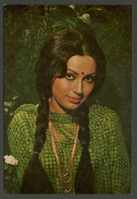 Jaya Bhaduri, 70s Bollywood, Saira Banu, Zeenat Aman, Bollywood Retro, Bollywood Glamour, India Actress, Classic Posters, Bollywood Pictures