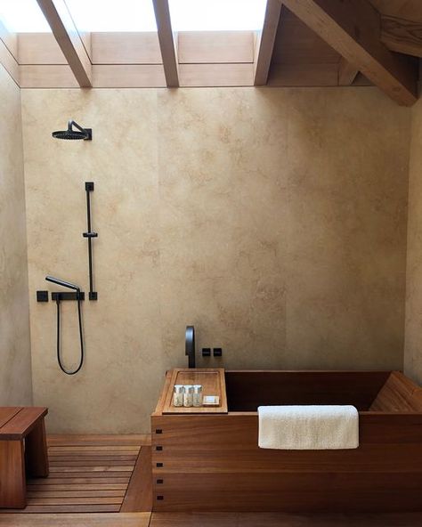 Japanese Bath House, Mid Century Renovation, Japanese Bathroom Design, Japanese Shower, Asian Bathroom, Japanese Style Bathroom, Onsen Bath, Japanese Bathroom, Japanese Soaking Tubs