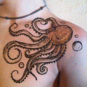 Octopus Fish Henna, Henna For Boys, Physics Tattoos, Cute Henna Designs, Cute Henna Tattoos, Cute Henna, Simple Henna Tattoo, Henna Body Art, Temp Tattoo