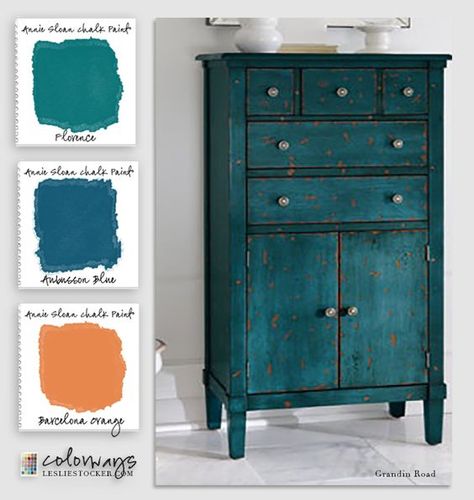 Imitation wood with blue shades on top Estilo Kitsch, Aubusson Blue, Painted Furniture Colors, Shabby Home, Diy Chalk Paint, Painting Furniture Diy, Chalk Paint Furniture, Household Furniture, White Furniture