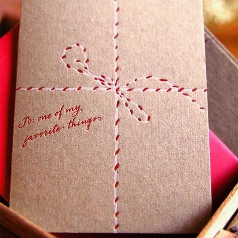 Gift Wrapping Drawing Brown Paper, Diy Valentines Wrapping Paper, Happy Holidays Design, Letterpress Christmas Cards, Handmade Wrapping Paper, Wrapping Inspiration, Gift Wrapping Inspiration, Paper Lovers, Envelope Art